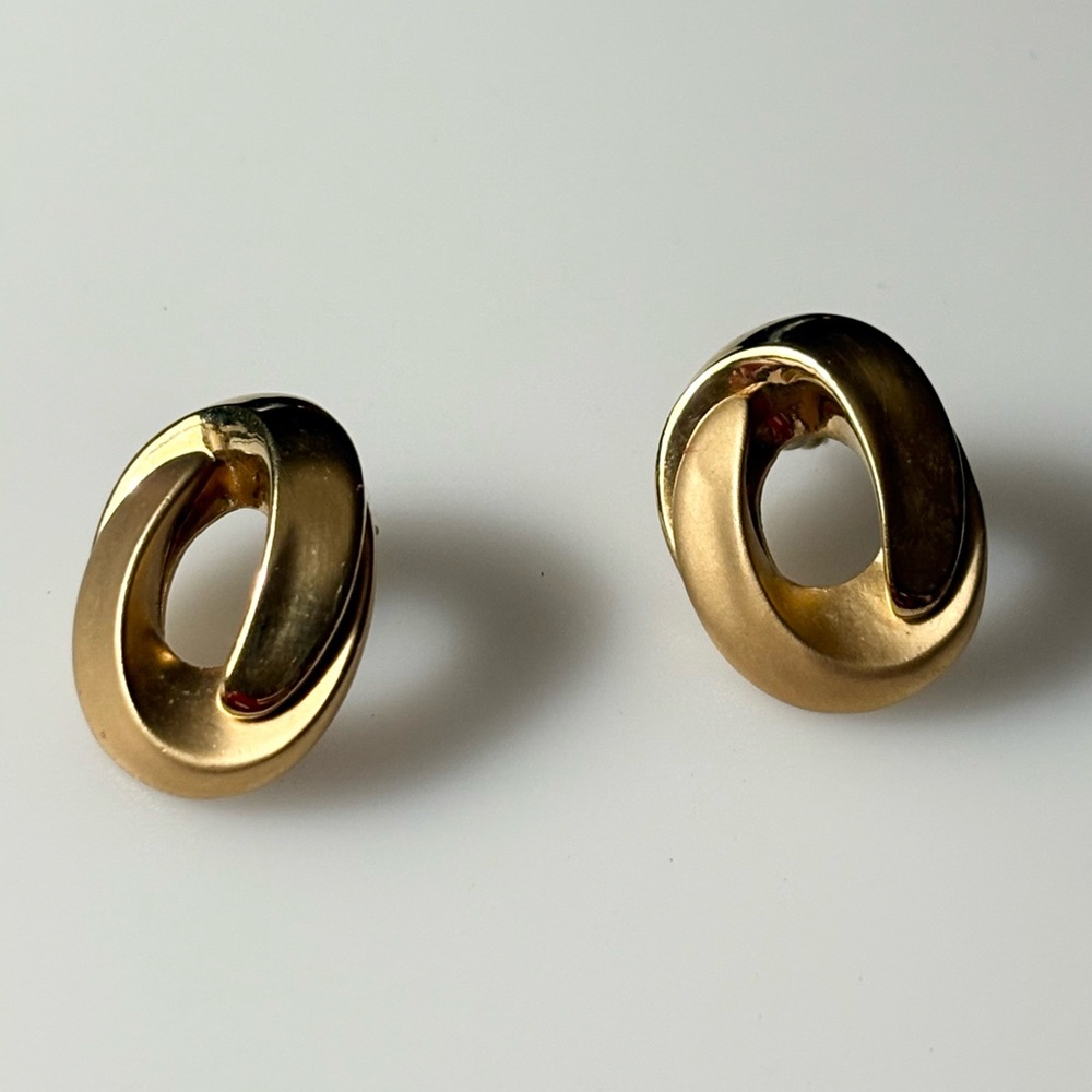 Vintage Gold-tone Matte Shiny Stamped Thailand Post Earrings - Picture 3 of 12